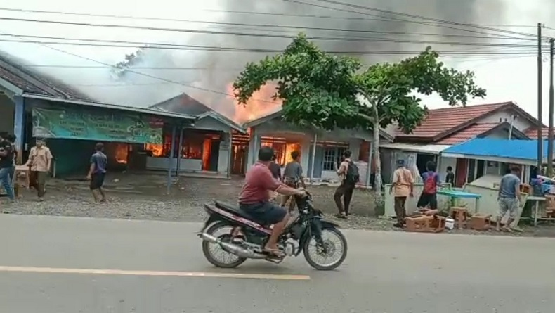 Kebakaran di Jorong Tanah Laut Kalsel, 2 Rumah Warga Ludes Dilumat Api