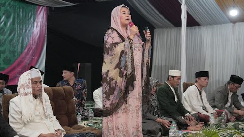 Hadiri Istigasah di Ponpes Assalafiah Cirebon, Yenny Wahid: Ganjar-Mahfud Komitmen Majukan Pesantren