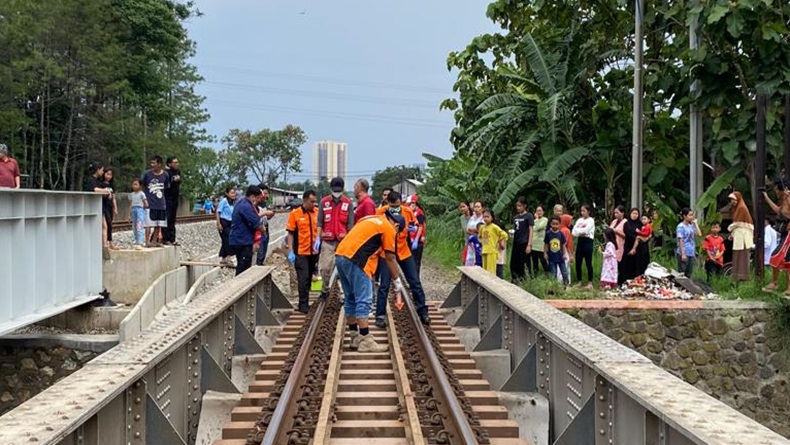 Lansia Tertabrak Kereta, Daop 2 Bandung Minta Warga Tak Beraktivitas di Jalur KA