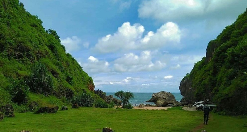 Kampung Unik di Gunungkidul Punya Pantai Cantik Diapit Tebing Karang, Suasananya Sunyi