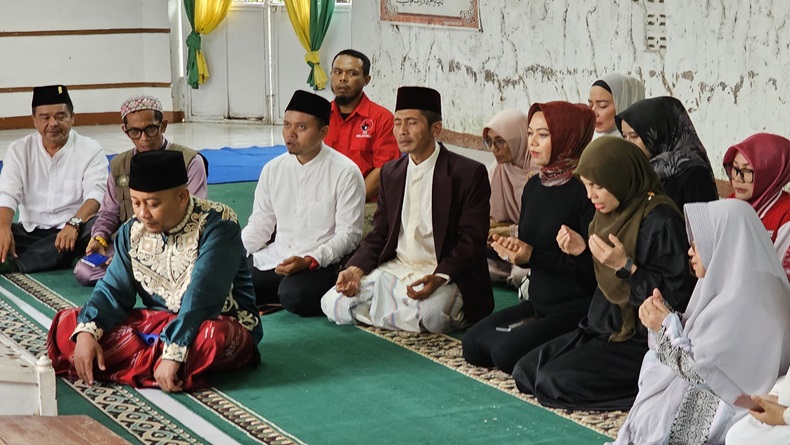 Safari Politik ke Cianjur, Siti Atiqoh Ganjar Sowan dan Ziarah ke Makam Mama Gelar