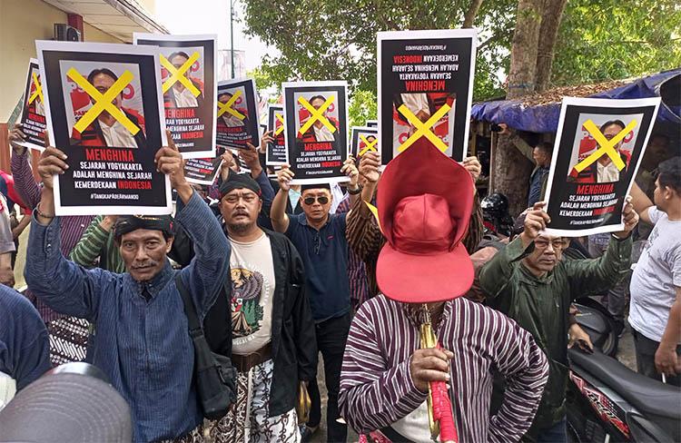 Paguyuban Masyarakat Jogja Geruduk Kantor PSI Minta Ade Armando Ditangkap