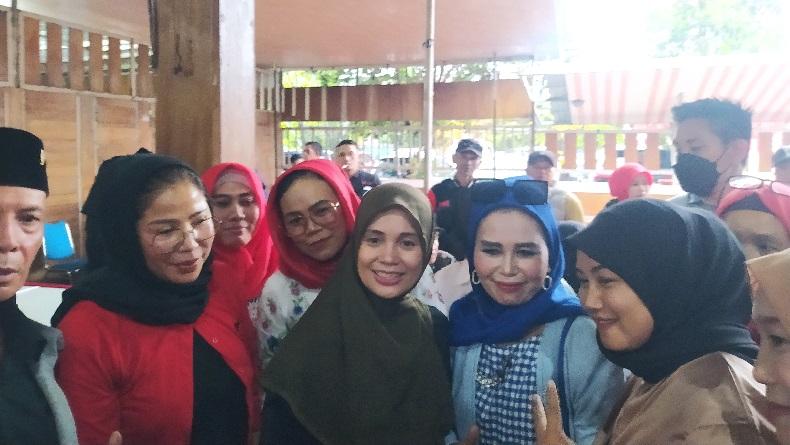 Siti Atikoh Istri Ganjar Pranowo Bertemu Pelaku UMKM di KBB, Didoakan Jadi Ibu Negara