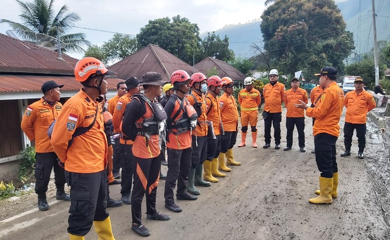 Libatkan Penyelam, Tim SAR Cari 10 Korban Hilang Banjir Bandang Humbahas ke Danau Toba