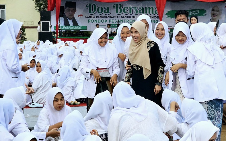 Istigasah Bersama Siti Atikoh, Santri dan Kiai Ponpes Cipasung Doakan Ganjar Jadi Presiden