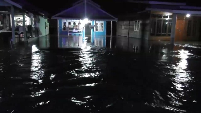 Banjir Terjang 5 Kecamatan Aceh Singkil, 20.138 Warga Terdampak, 606 Orang Ngungsi 