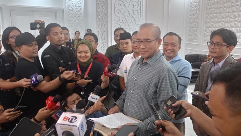 Ketua KPU Tegaskan Tak Ada Larangan Pasang Stiker Kampanye Pemilu di Angkot