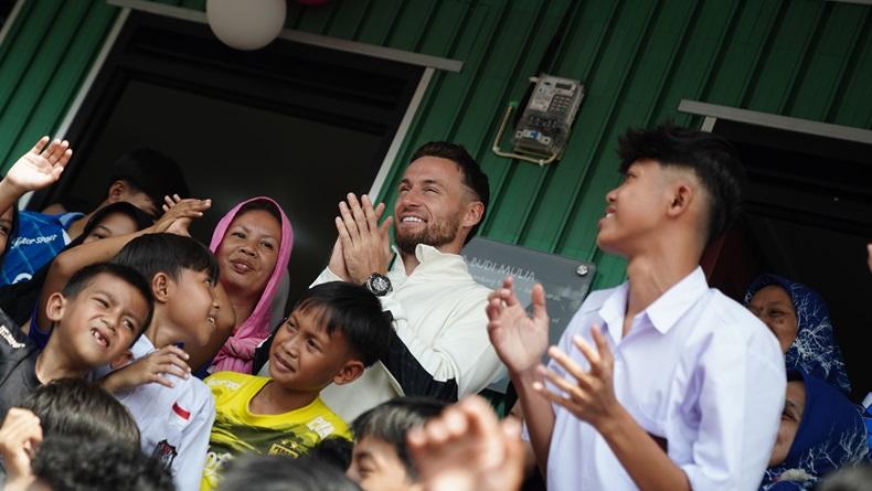 Inspiratif, Gelandang Persib Bandung Marc Klok Bangun SLB di Cililin KBB