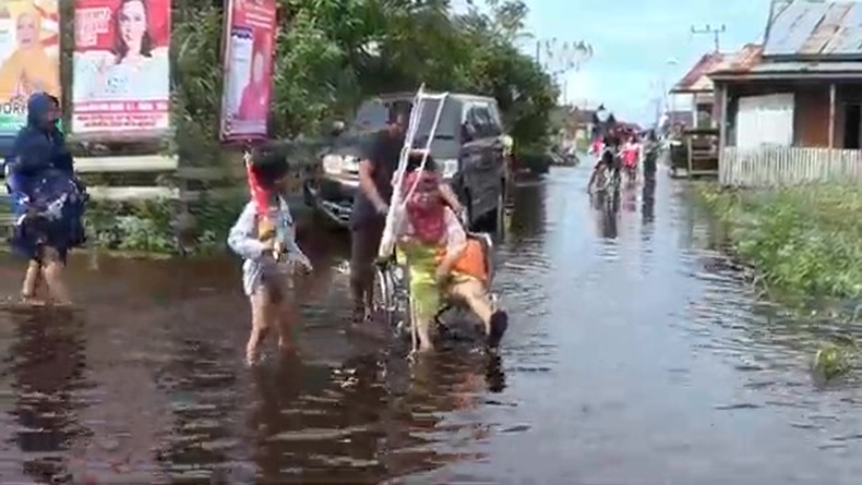 Sungai Kahayan Palangka Raya Meluap, Banjir di Jekan Raya Semakin Meluas
