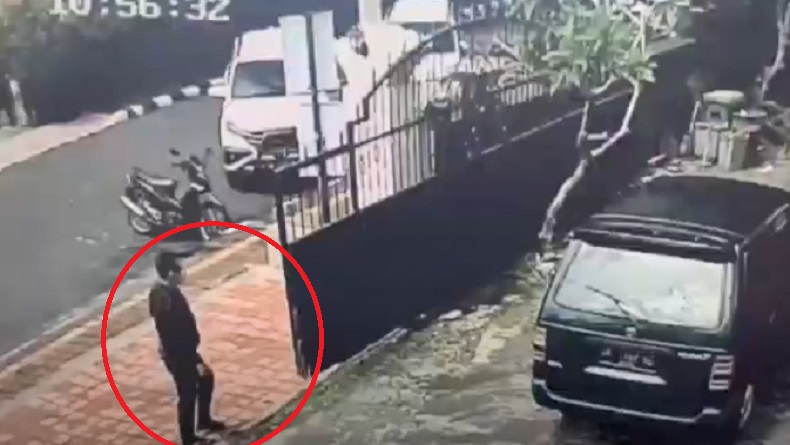 Terekam CCTV Mobil Pensiunan PNS Dibobol Pencuri di Gianyar Bali, Uang Rp54 Juta Raib
