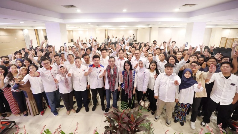 Hary Tanoe dan Liliana Sambangi Pontianak, Disambut Antusias Generasi Muda