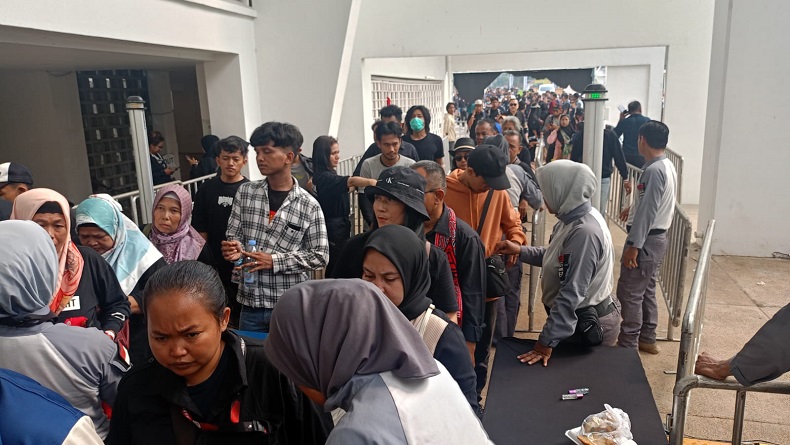 Ribuan Orang Ramaikan Panggung Rakyat Bongkar di Stadion Madya GBK