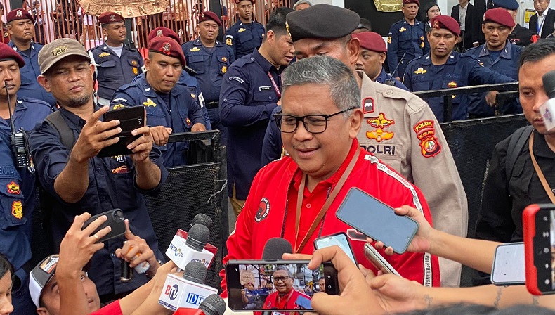 Hasto Ungkap Pesan Megawati ke Ganjar-Mahfud jelang Debat: Bicara dengan Mata Hati