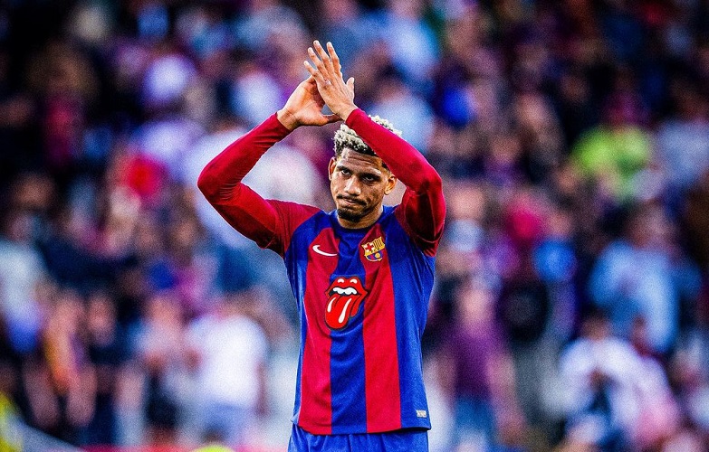 Ronald Araujo Mau Gabung Manchester United, Rio Ferdinand: Pikir-Pikir Dulu! 