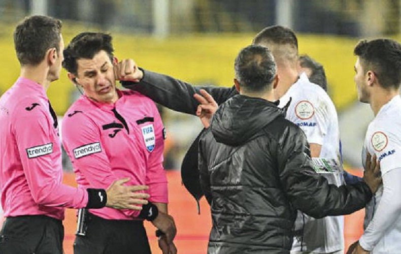 Buntut Presiden Klub Tinju Wajah Wasit, Federasi Sepak Bola Turki Tangguhkan Semua Liga