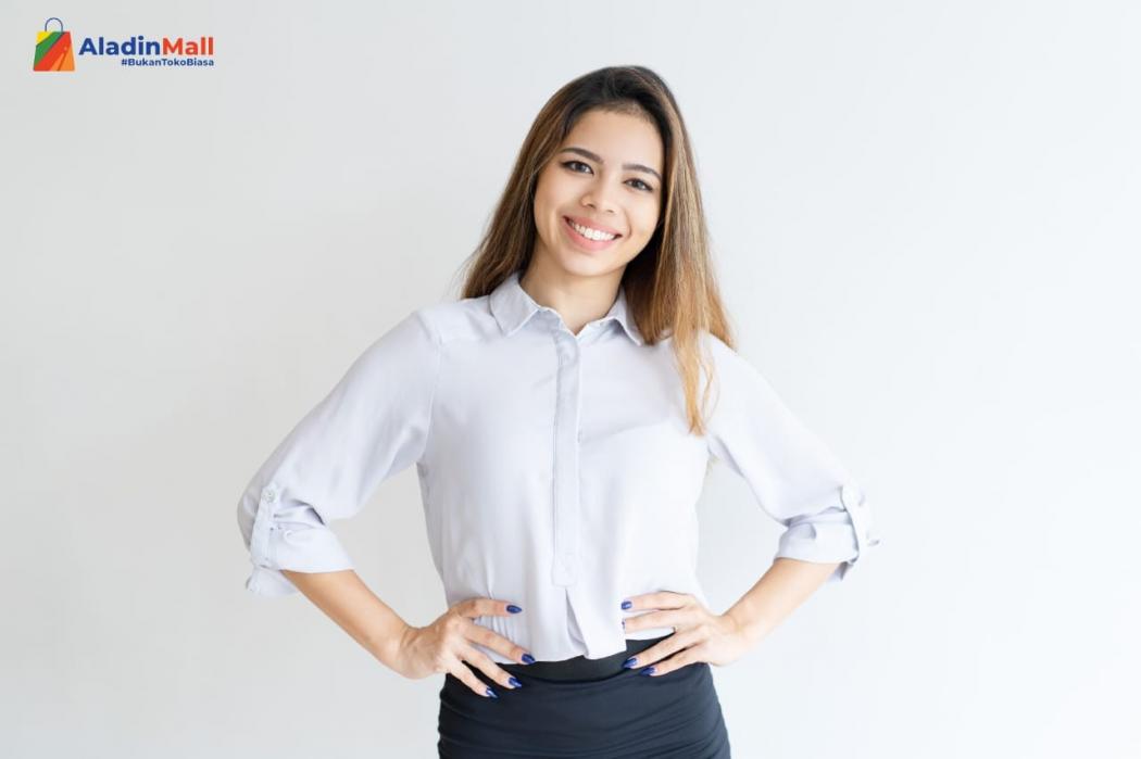Layak Dicontek! Ini 5 Mix and Match Outfit Kemeja Wanita Paling Modis