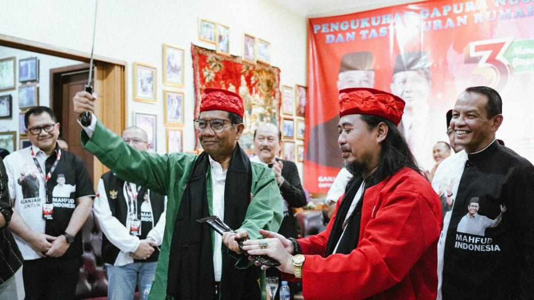 Mahfud Dinobatkan Jadi Warga Kehormatan Jawara Pantura Banten