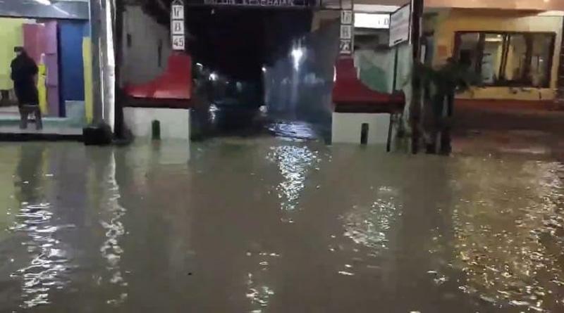  Banjir Terjang Cepu Blora, Evakuasi 2 Bayi dan Orang Tuanya Dramatis