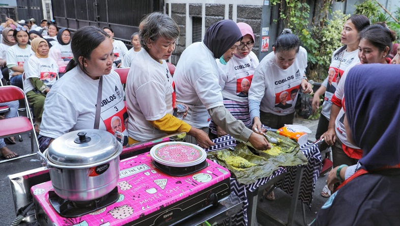 Relawan Sat Set Kenalkan Ganjar-Mahfud ke Warga lewat Pelatihan Masak