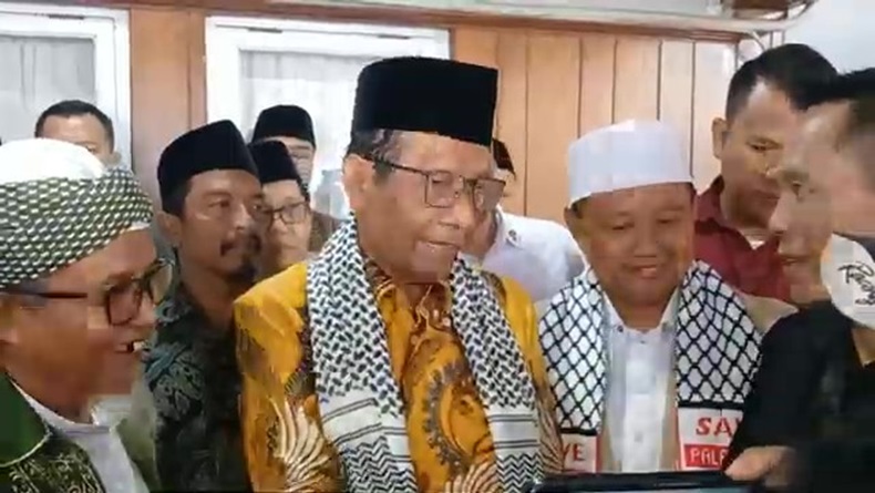 Cawapres Kunjungi Ponpes Miftahul Huda Tasikmalaya, KH Asep: Pak Mahfud Sedarah dengan Kami