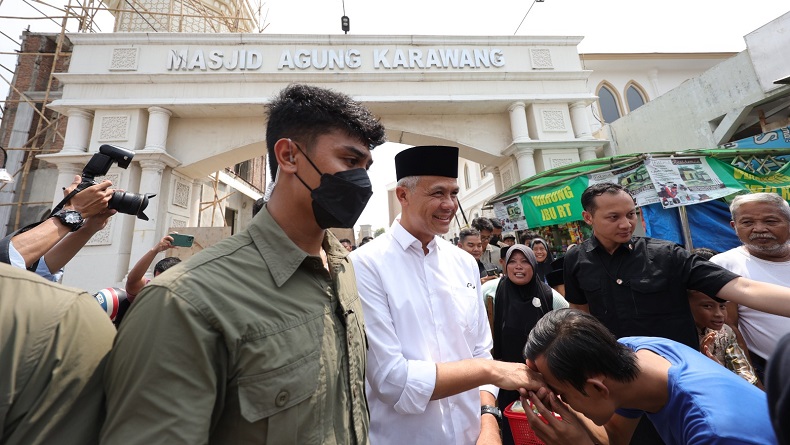 Ganjar Ziarah ke Makam Syekh Quro Karawang, Dinilai Sosok Religius dan Hormat pada Leluhur