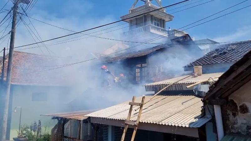 Rumah 2 Lantai di Tawangsari Boyolali Terbakar, Warga Panik