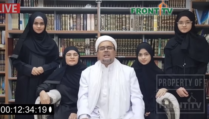 5 Berita Populer: Profil Istri Habib Rizieq hingga Pikap Angkut Rombongan Kader PDIP Terguling di Karawang