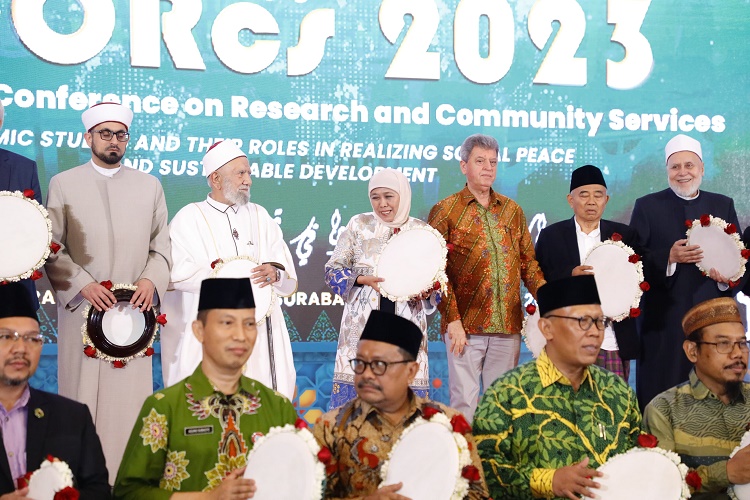 Buka ICORCS 2023, Gubernur Khofifah Gaungkan Penguatan Studi Islam dan Perannya