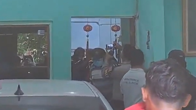 Warga Semarang Heboh Cium Bau Menyengat, Perempuan Ditemukan Tewas di Dalam Rumah