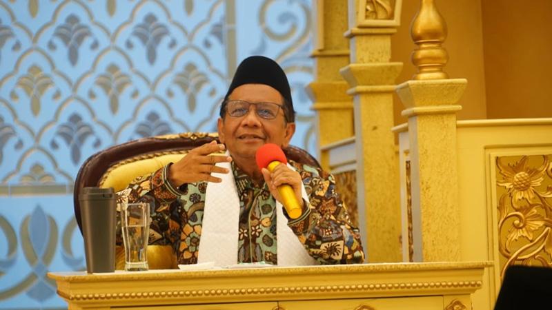 Hari Kedua Safari di Padang, Mahfud MD Ceramah Subuh di Masjid Al Hakim Islamic Center
