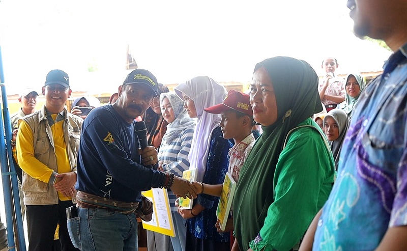 Beri Beasiswa, Pj Bupati Tanah Laut Harap Bantuan Dimanfaatkan dengan Baik