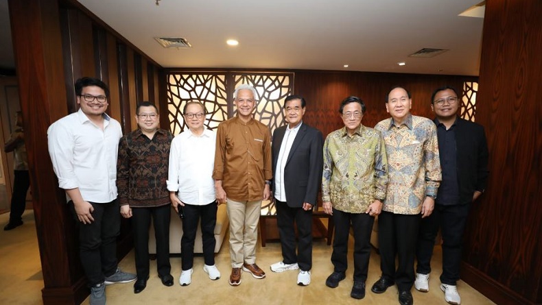 Ditemani HT, Ganjar Silaturahmi dan Dapat Pesan Khusus dari Pendeta Niko Njotorahardjo