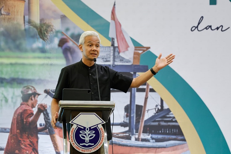 Ganjar Pranowo Dorong Perajin Mebel Optimalkan Sarana Digital untuk Perluas Pasar