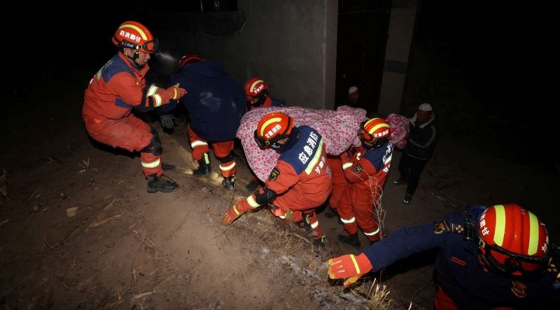 Korban Tewas Gempa China Jadi 131 Orang, Tim Penyelamat Terkendala Suhu Beku