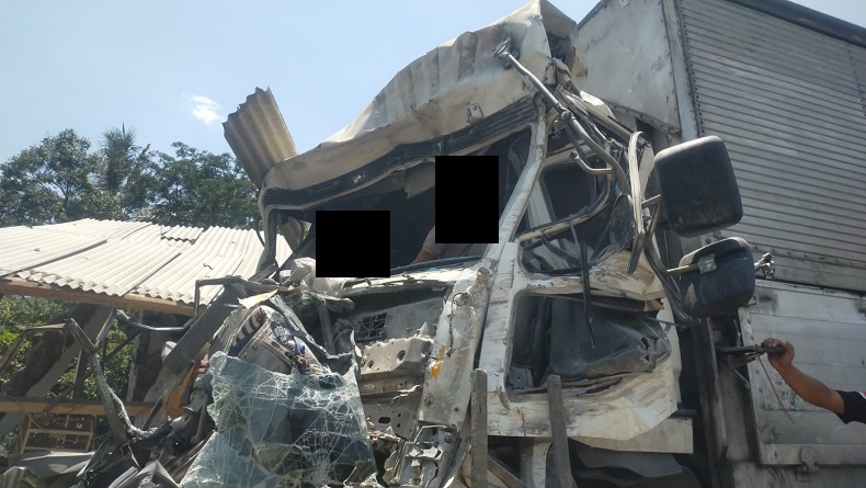 Kecelakaan di Jalur Tengkorak Cianjur Truk Rem Blong Tabrak 3 Motor, 2 Orang Tewas