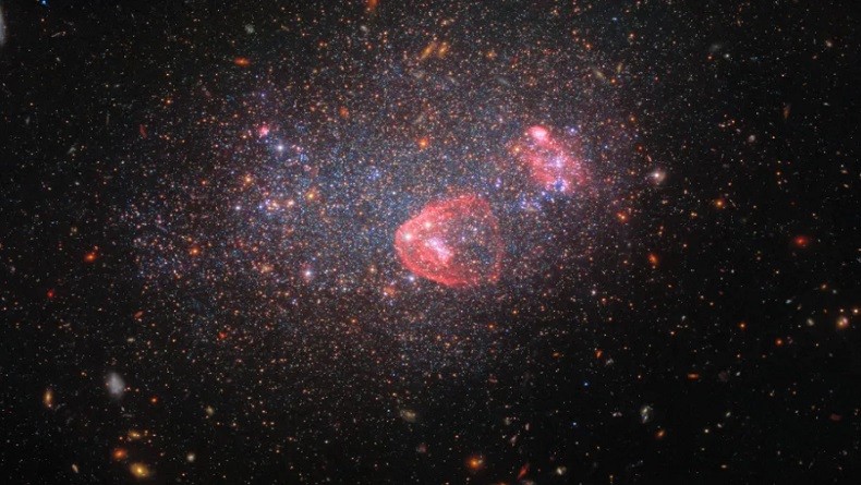 Meriahkan Natal, Teleskop Hubble Tangkap Gambar Holiday Globe of Stars