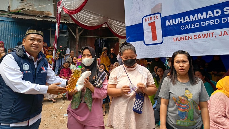 Aksi Nyata, Caleg Perindo Muhammad Sopiyan Gelar Bazar Sembako Murah di Duren Sawit Jaktim