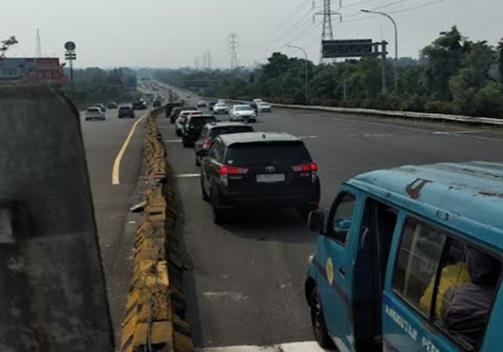 Jasa Marga Terapkan Contraflow dari KM 44 hingga KM 46 Ruas Tol Jagorawi Arah Puncak