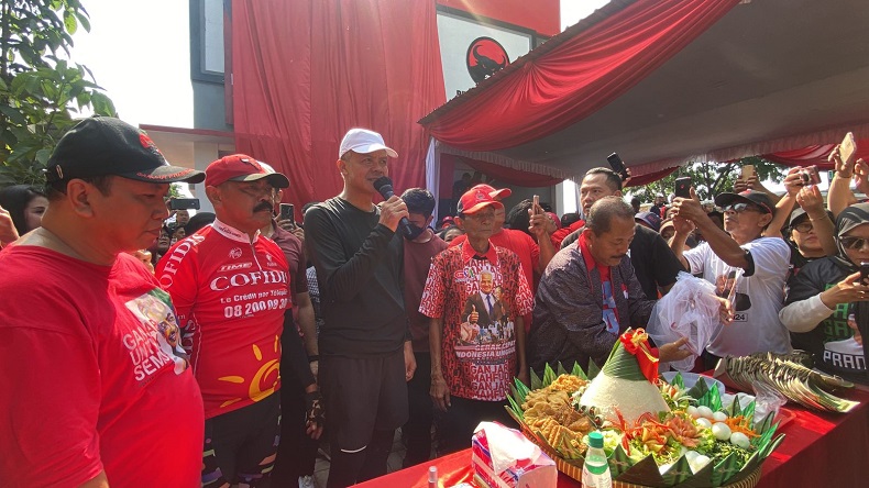 Ganjar Pranowo Resmikan Posko Pemenangan Ganjar-Mahfud di Pasar Kliwon Solo