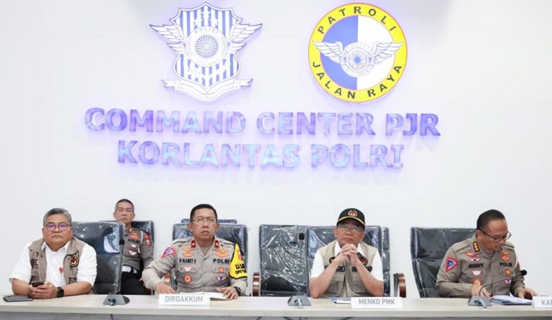 Menko PMK Muhadjir Effendy Cek Command Center PJR: Lalin Libur Natal 2023 Lancar
