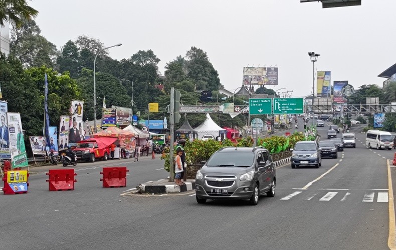 Macet Parah, Jalur Puncak ke Jakarta Berlaku Satu Arah 