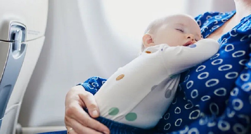 Tips Liburan Tahun Baru Bareng si Kecil Naik Pesawat, Pakai Cara Ini Dijamin Tidak Rewel!