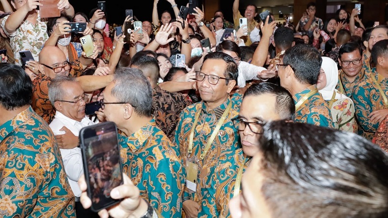 Mahfud Dampingi Jokowi Hadiri Perayaan Natal Nasional, Sebut Banyak Pesan Damai