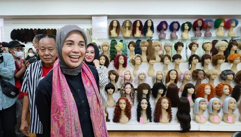 Safari Politik di Jawa Tengah, Siti Atikoh Kunjungi Pabrik Wig di Purbalingga