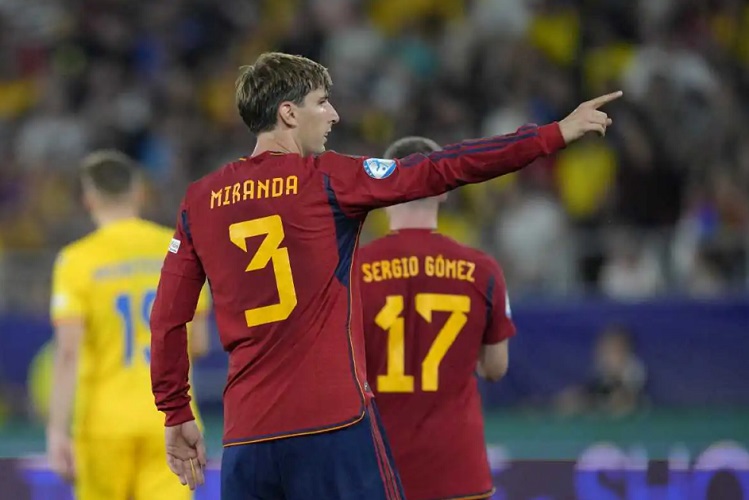 Cari Gratis, AC Milan Tak Mau Bayar Uang Transfer Bek Muda Spanyol Ini