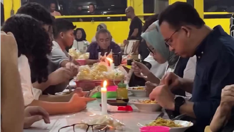 Rayakan Malam Tahun Baru, Anies Wisata Kuliner Bakmi Jawa Legendaris di Yogya
