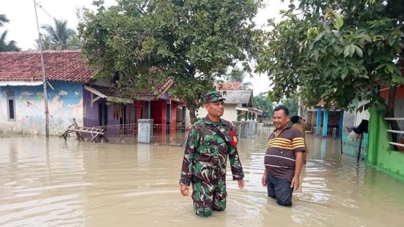 Banjir 1 Meter Lebih Rendam Karangligar Karawang, Warga Diminta Siap-Siap Mengungsi