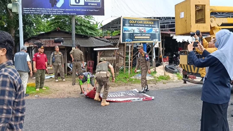 Pemilu 2024, Bawaslu Bangka Barat Tertibkan APK di Zona Terlarang