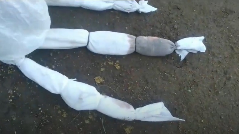 Teror Pocong Kecil Resahkan Warga Pasuruan, Diletakkan OTK Malam Hari di Depan Pintu Rumah
