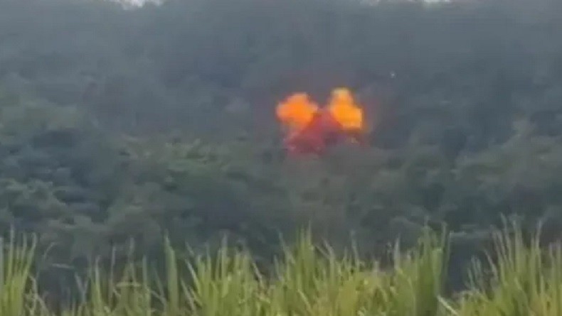 Beredar Video Diduga Roket China Jatuh, Perlihatkan Kepulan Asap Berwarna Cokelat Kemerahan